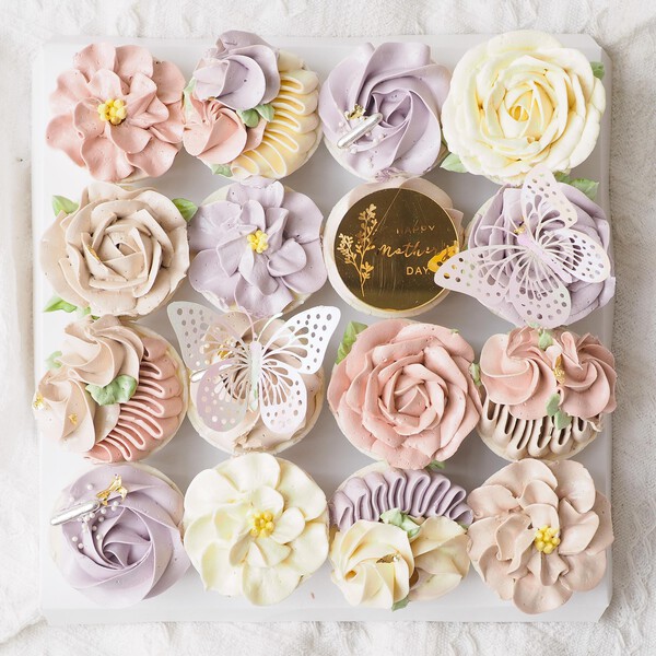 Blooming Grace | Lilac Mini Cupcakes